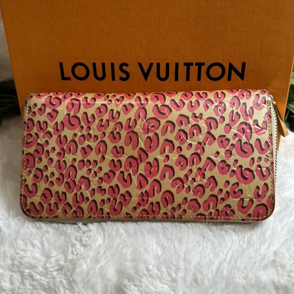 LOUIS VUITTON Ltd Ed patent leather pink/cream LEOPARD zippy wallet Authentic - Picture 2 of 11